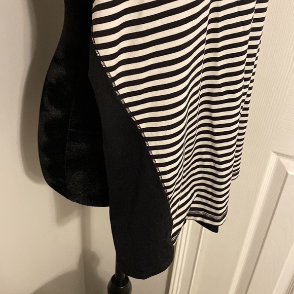 Ladies Exercise Tank, black & white stripes size large, EUC, gently worn - Picture 4 of 5